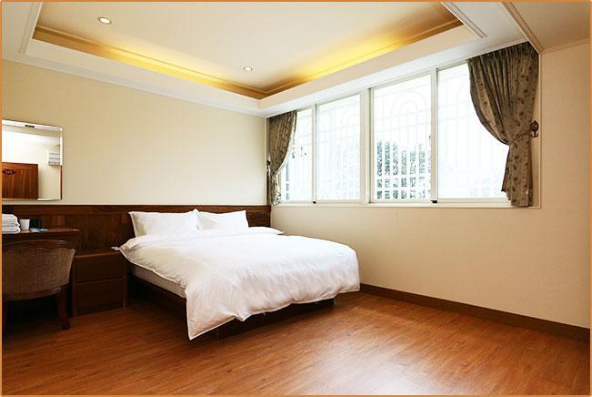 Happy Owner B&B Жуйсуй Экстерьер фото